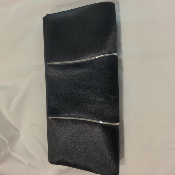 Black Cache’ evening bag, hip length cord - Picture 2 of 4